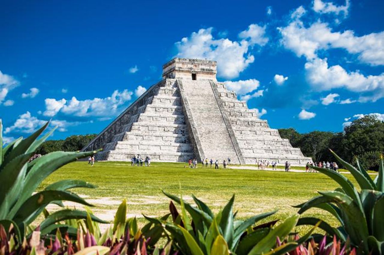 El Castillo pyramid at Chichén Itzá